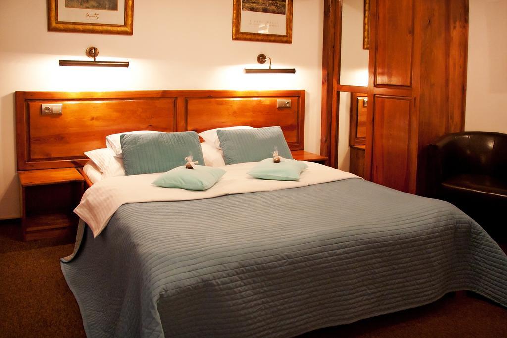 Hotel Pod Orlem Торунь Экстерьер фото