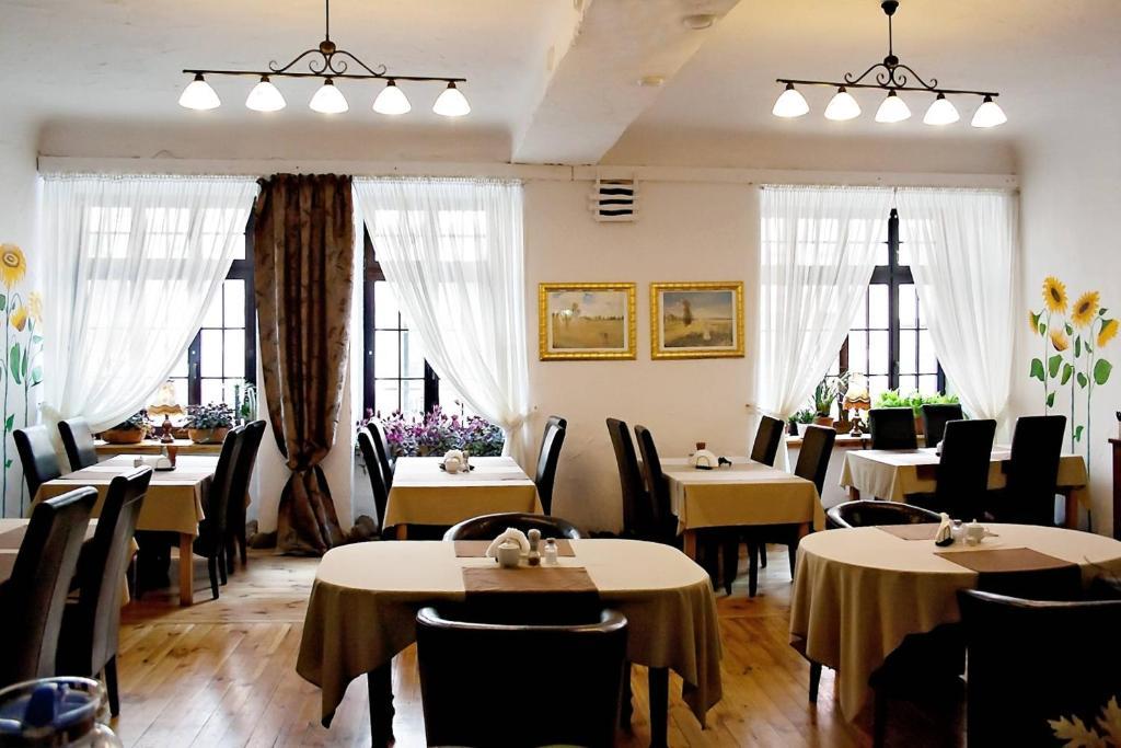 Hotel Pod Orlem Торунь Экстерьер фото