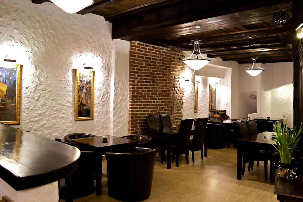 Hotel Pod Orlem Торунь Экстерьер фото