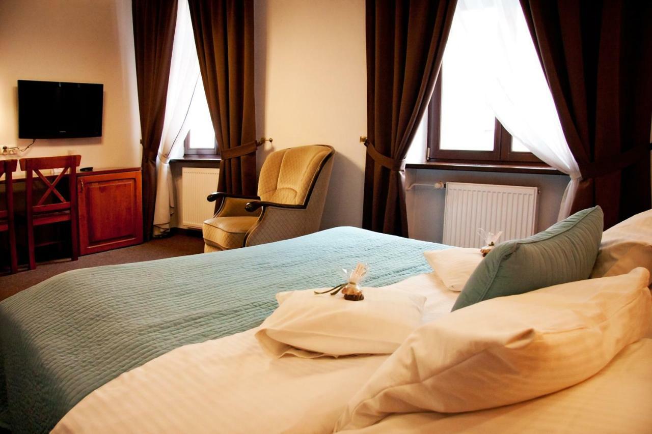 Hotel Pod Orlem Торунь Экстерьер фото
