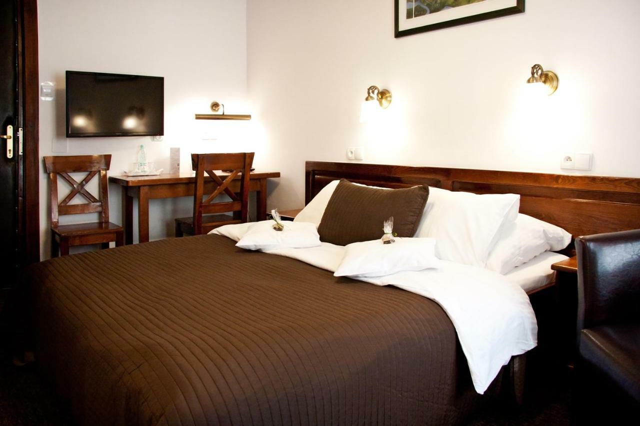 Hotel Pod Orlem Торунь Экстерьер фото
