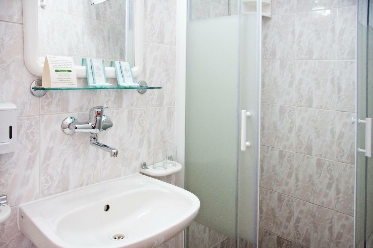 Hotel Pod Orlem Торунь Экстерьер фото