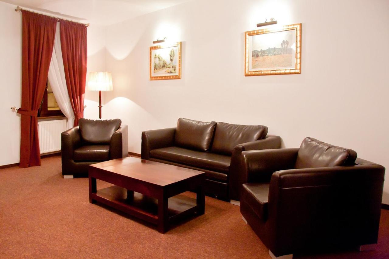 Hotel Pod Orlem Торунь Экстерьер фото